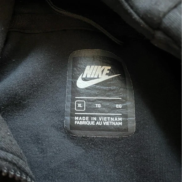 Nike Men's Black Full-Zip Windbreaker - Picture 7 of 8